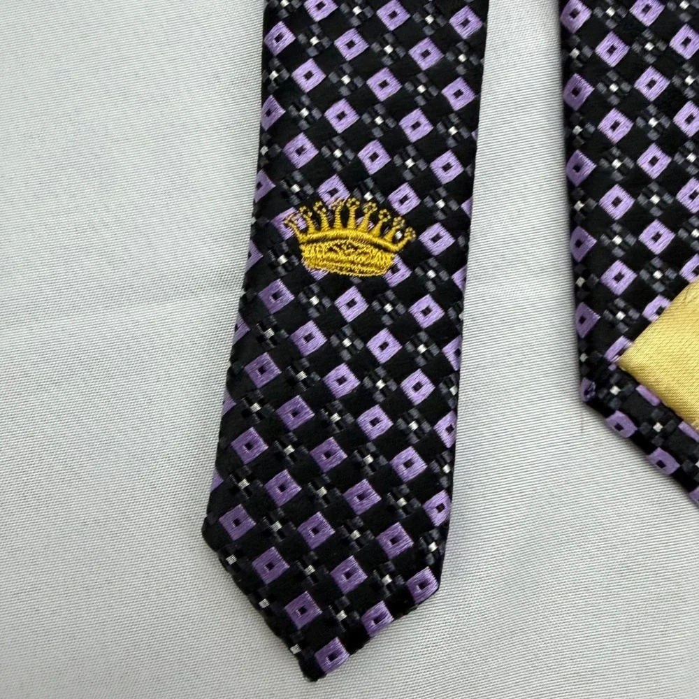 Countess Mara Tie 59